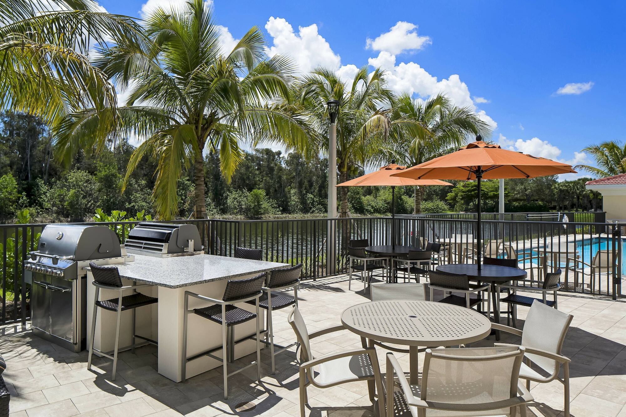 Towneplace Suites By Marriott Fort Myers אסטרו מראה חיצוני תמונה