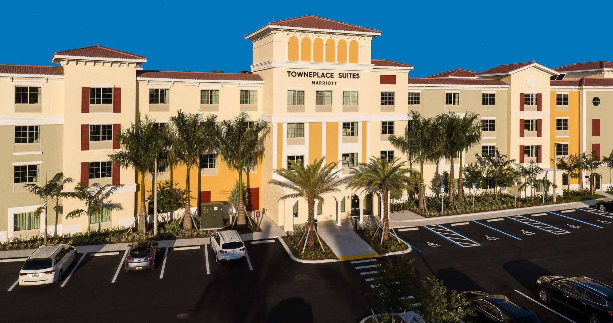 Towneplace Suites By Marriott Fort Myers אסטרו מראה חיצוני תמונה